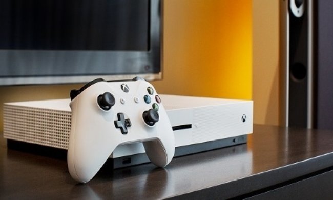 Microsoft представила компактную игровую приставку Xbox