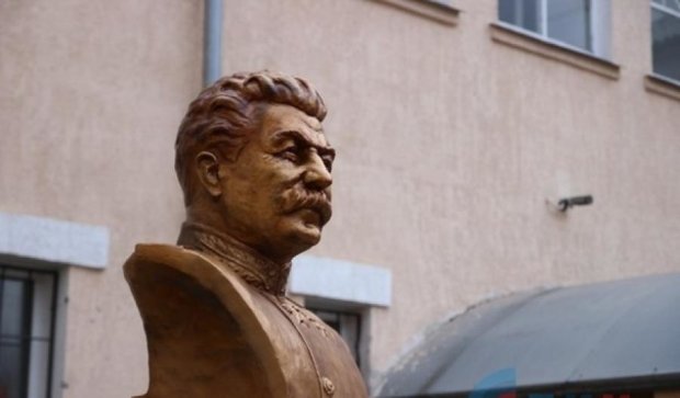  Пам'ятник Сталіну встановили у Луганську (фото)