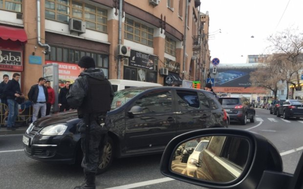 В центре Киева обстреляли фургон