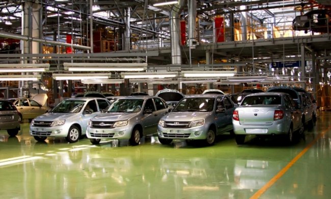 Російський "АвтоВАЗ" зупинив виробництво