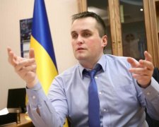 Блондинка в бикини: горячая девушка Холодницкого взбудоражила сеть