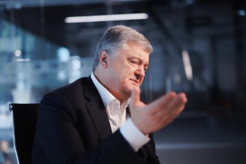 Порошенко більше не повернеться: вивіз півтонни банкнот і благає про політичний притулок