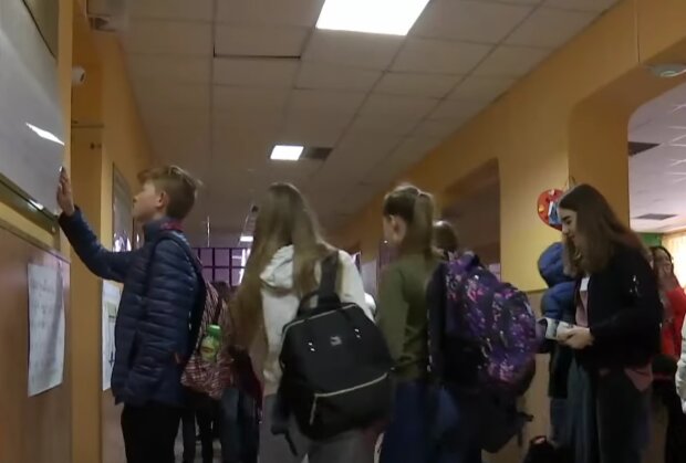 Школьники, кадр из видео