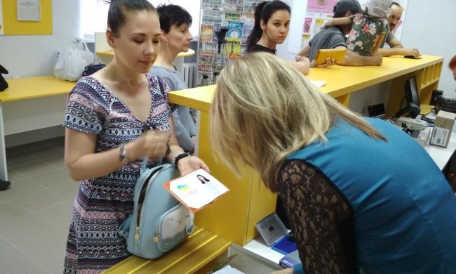 Нові тарифи Укрпошти змусять українців возити посилки самостійно