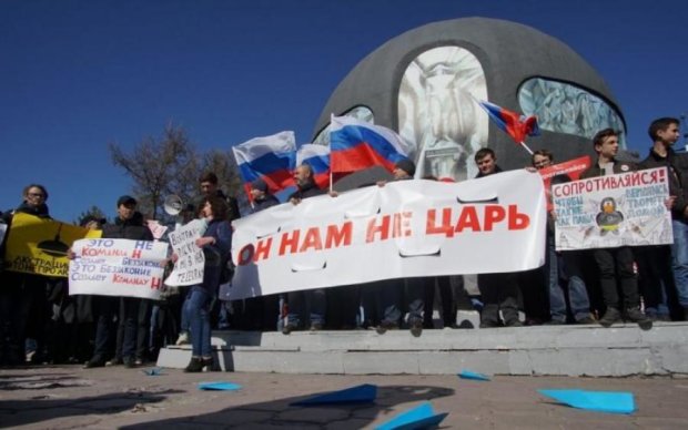Не проглотили: в России продолжаются массовые митинги