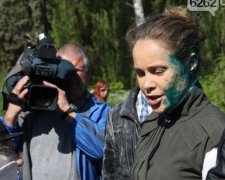 У Слов'янську Королевську зустріли зеленкою і яйцями