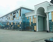 Обстріли в окупованому Донецьку пошкодили ж/д вокзал (фото)