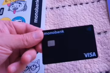 Карта Monobank. Фото: скрін youtube