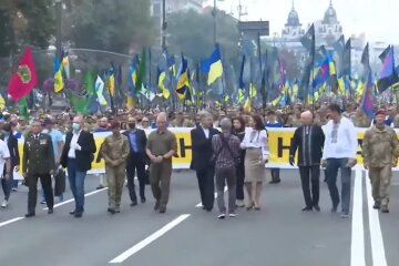 Порошенко на Марші захисників, скріншот з відео