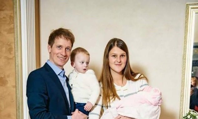 В Черновцах похоронили молодого пономаря и его семью: фото