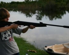 Промахнулся: на Виннитчине школьник едва не застрелил друга