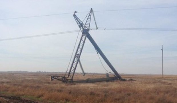 В Херсонской области снова взорвали опоры, обеспечивающие энергией Крым (фото)