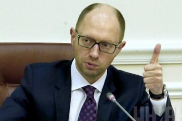 Яценюк зажадав конфіскувати 1,5 мільярда "сім'ї Януковича"