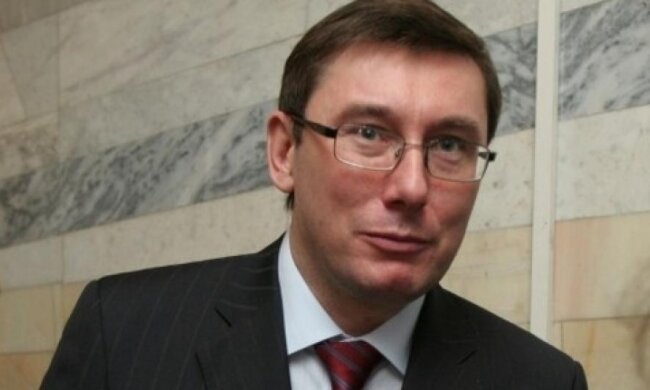Луценко допоміг "сім'ї" Януковича