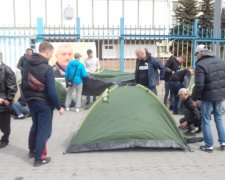 Протест маршрутчиков: стычки, новые палатки и перекрытые улицы