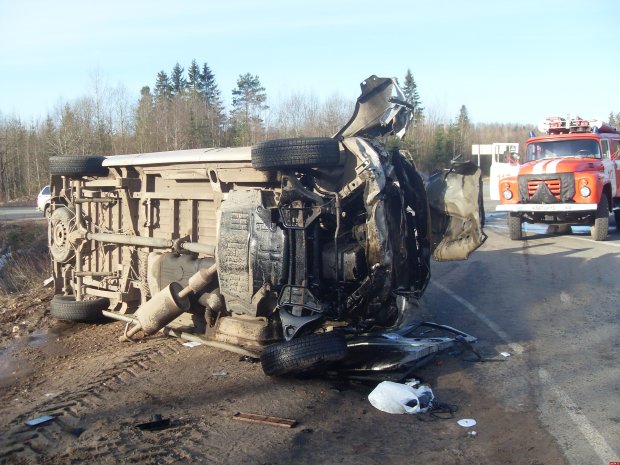 Смертельное ДТП на Львовщине: пассажирский автобус сделал "сальто", спасатели с трудом доставали тела