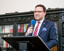 Героїзація злочинців: з боку сусідів пішов знайомий сморід