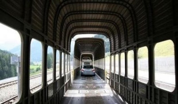 Киевляне смогут отправить авто в Ужгород на поезде