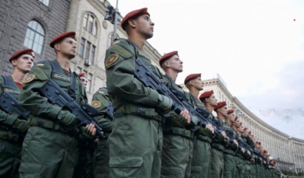 Почему военный марш на Майдане - это ошибка - политик