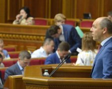Переплюнули КиївПрайд: тисячі розмальованих фріків захопили Верховну Раду