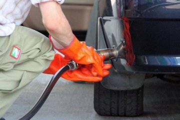 Українці масово відмовляються від бензину