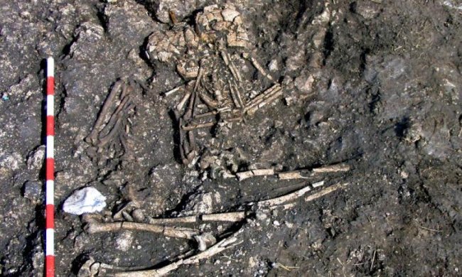 Стародавнє поховання поставило археологів в глухий кут