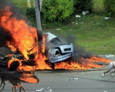 В Днепре неспокойно: авто расстреляли из гранатомета