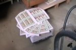 В Угорщині "накрили" фабрику, яка друкувала фальшиві долари і гривні (відео)