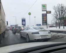 Эксклюзивный Aston Martin появился на улицах Киева