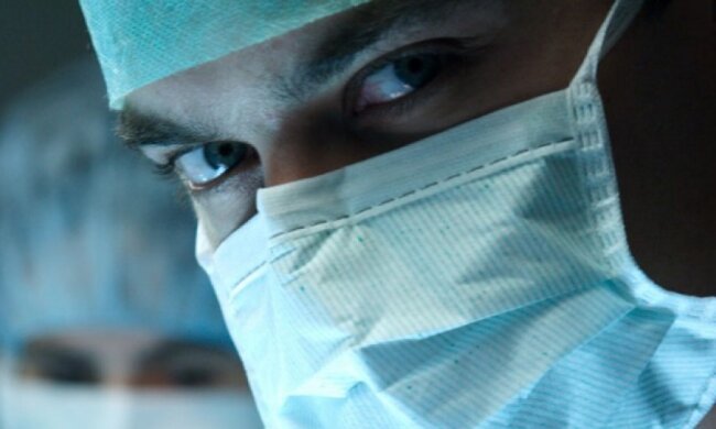 В Сумах преступник в маске ограбил ювелирный магазин