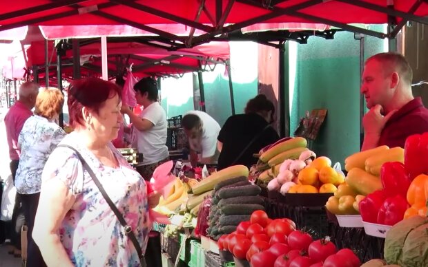 Овочі на ринку. Фото: скрін youtube