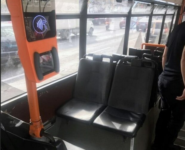 В Киеве неизвестный открыл стрельбу прямо в троллейбусе