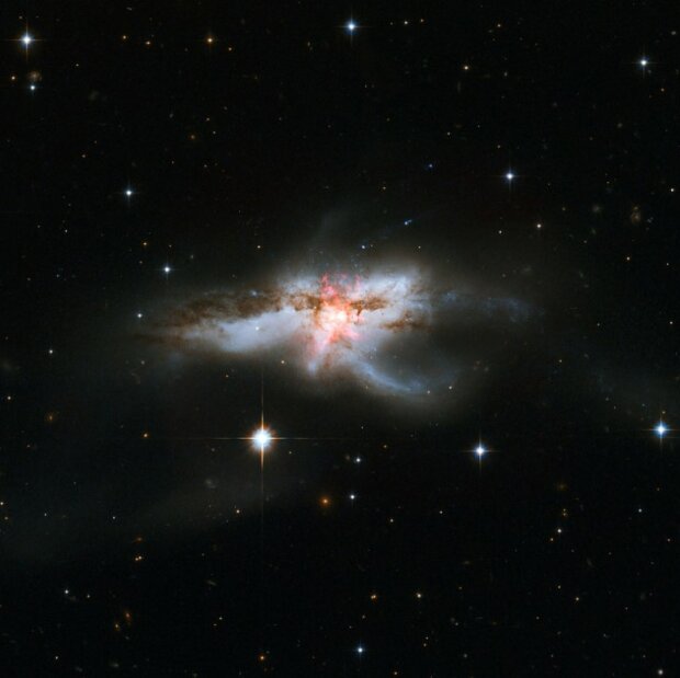 Галактика, фото: NASA/ESA/the Hubble Heritage (STScI/AURA)-ESA/Hubble Collaboration/Evans A.