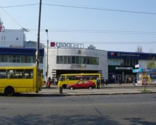 Район метро "Видубичі" на два тижні застрягне в пробках