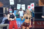 Под Кабмином полуголые девушки устроили дискотеку, скрин с видео