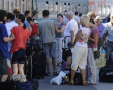 Робота за кордоном: влада сунула носа у кишеню заробітчан