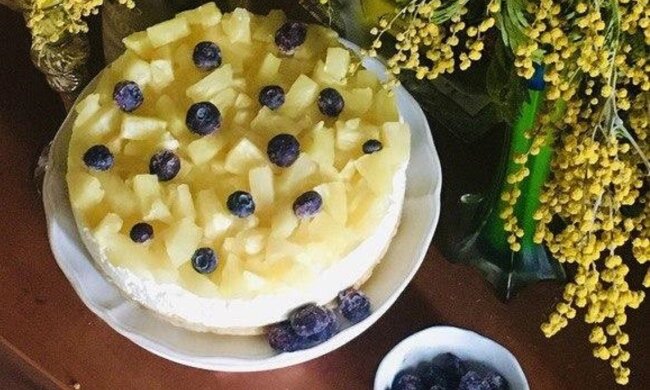 Тарт с черникой и ананасами, фото Telegram