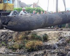 На Волині з води підняли древній човен (фото)