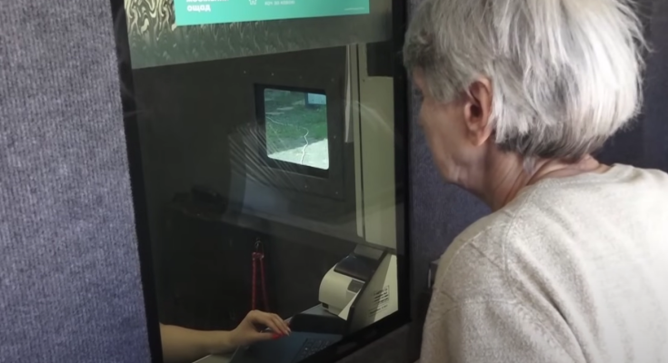 Пенсионерка. Фото: скрин youtube