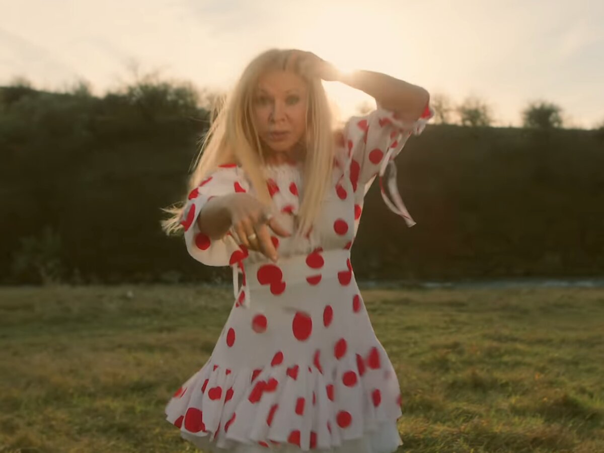 Шұлықтағы қызметші порно