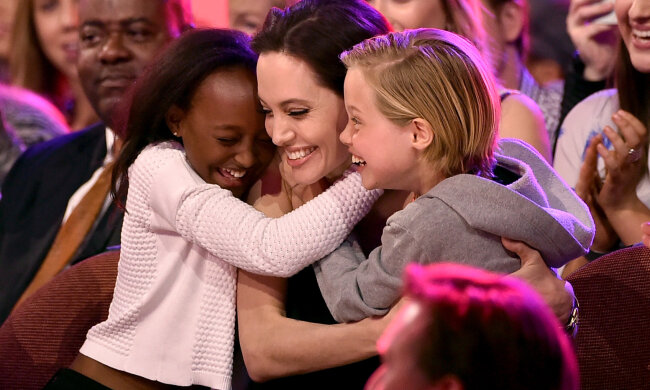 Анджеліна Джолі з доньками, фото GettyImages