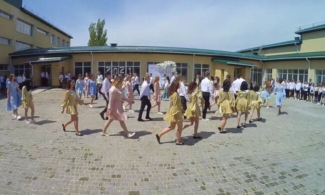 Школа, скриншот из видео