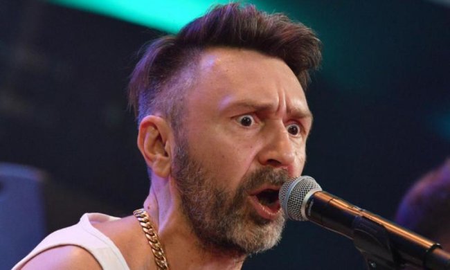 В дочери годится: в сеть слили фото поцелуя Шнурова и таинственной незнакомкой