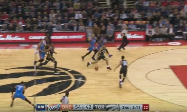 Пас Уэстбрука между ног сопернику - лучший момент дня НБА