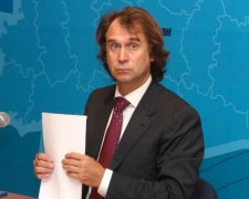 "Хряпни глоду і все пройде": сенатор "Рашки" закликав лікуватися тільки своїм