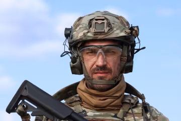 Актер Сергей Стрельников в военной форме