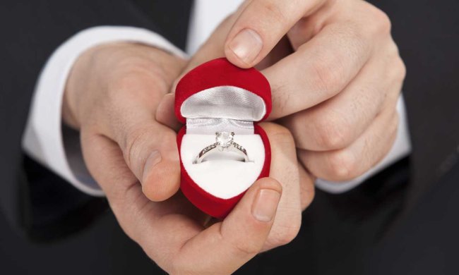 "Даже кофту с пояса не снял": поступок пожарного назвали худшим в мире предложением руки и сердца