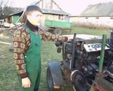 Крестьянин смастерил трактор, работающий на дровах