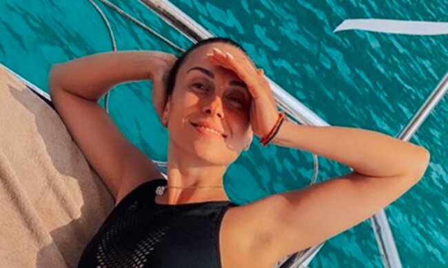 DJ NANA, instagram.com/anastasia_domination/