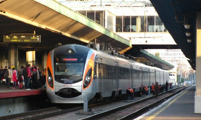 Укрзализныця даст зеленый свет частным перевозчикам: к чему готовиться украинцам